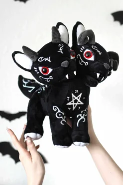 Peluche KILLSTAR 'Hellbound' -DISCOBOLE Soldes hellhound spellbound b x1600 900